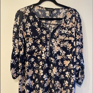 Ellen Tracey floral tunic with 3/4 length sleeves.
